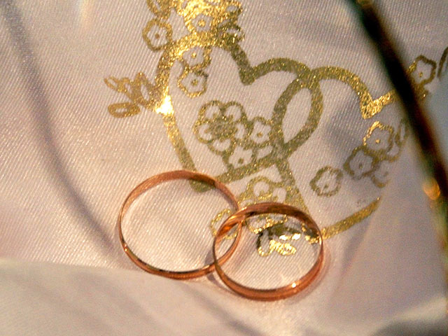 В России свадебный ажиотаж в День святого Валентина, выпавшего на "магическую" дату