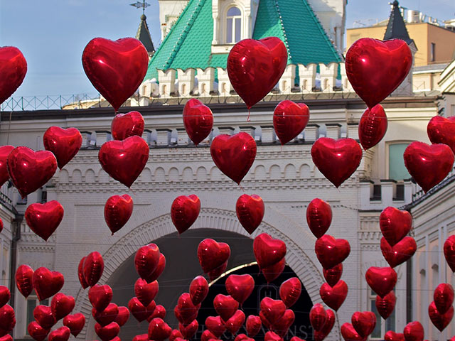 День святого Валентина нельзя превращать в коммерческое шоу, убежден католический священник из Белоруссии