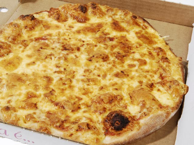 Ученые из военной лаборатории в американском штате Массачусетс разработали рецепт пиццы, которая может храниться без холодильника три года. Разработка чудо-пиццы для армейского пайка заняла два года