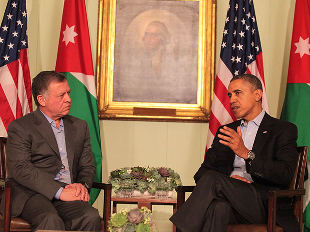 Сирийский конфликт требует политического урегулирования, которое не может быть достигнуто "уже завтра", и сейчас на Башара Асада надо "оказать давление", заявил американский президент Барак Обама во время встречи с королем Иордании Абдаллой II