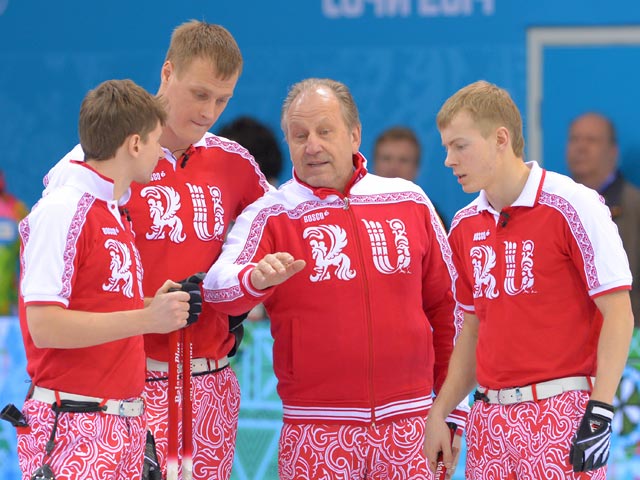 Мужская сборная России по керлингу проиграла команде Китая матч группового этапа олимпийского турнира со счетом 6:9. Россияне лишились теоретических шансов на выход в плей-офф, так как в другом матче канадцы одолели британцев со счетом 7:5