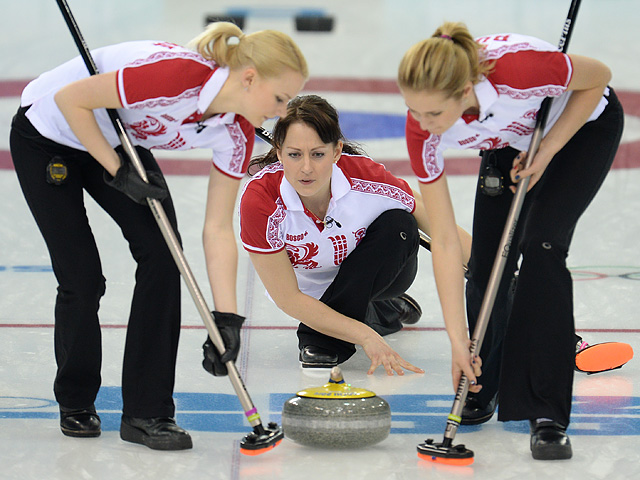Женская сборная России по керлингу уступила команде Канады в матче кругового турнира Олимпийских игр в Сочи. Встреча завершилась со счетом 3:5 в пользу канадок, которые обеспечили себе выход в плей-офф