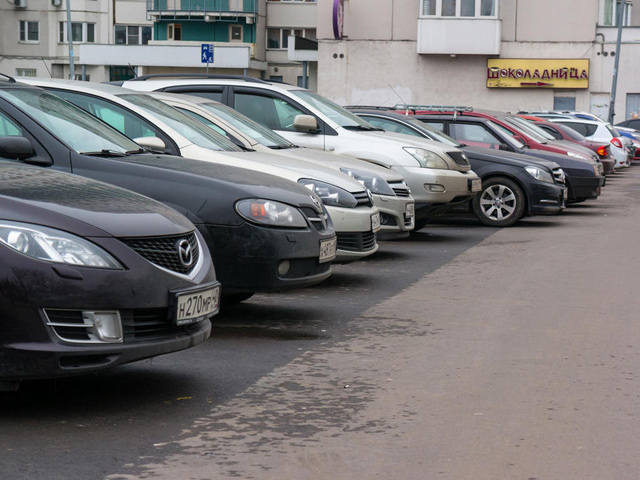 Стоимость парковки за пределами Садового кольца может составить около 40 рублей в час, при этом в жилых районах вводить ее не станут