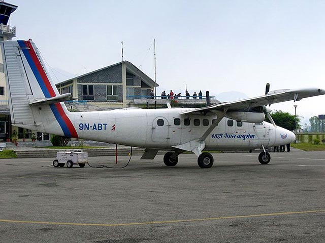 В Непале с радаров пропал пассажирский самолет. На борту самолета компании "Непальские авиалинии" (Nepal Airlines) находились 18 человек, сообщил AFP представитель авиакомпании Рам Хари Шарма