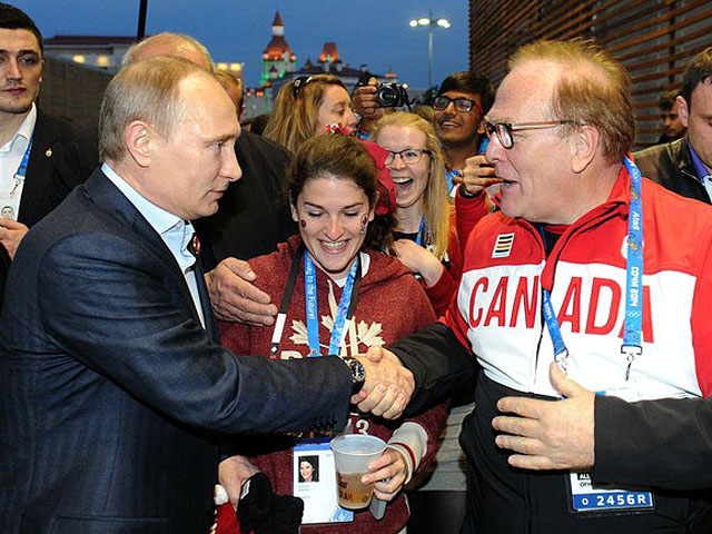 Президент России Владимир Путин во время посещения Дома болельщиков олимпийской команды Канады в Олимпийском парке в дни проведения ХХII зимних Олимпийских игр в Сочи