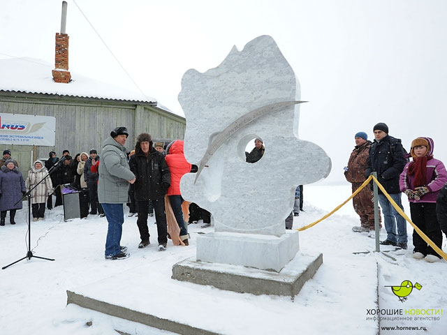 Недавно установленный на берегу озера Чебаркуль памятник метеориту, чуть больше года назад упавшему в Челябинской области, содержит ошибку, которую местные власти обещают исправить в ближайшее время