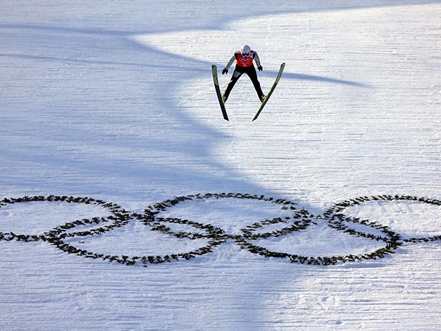 Во вторник на Олимпийских играх в Сочи, если позволит погода, будут разыграны, семь комплектов медалей. Спортсмены выявят сильнейших в таких видах как биатлон, горные лыжи, конькобежный спорт, лыжное двоеборье, фристайл, сноуборд и шорт-трек