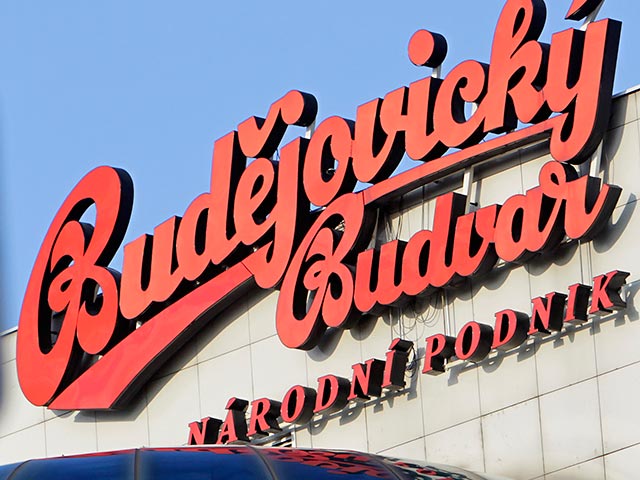Президент Чехии Милош Земан заявил, что выступает против приватизации единственного государственного пивоваренного завода Budejovicky Budvar