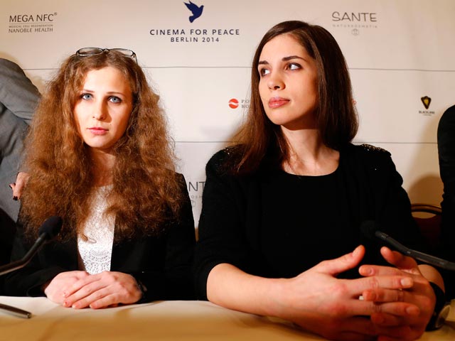 Надежда Толоконникова и Мария Алехина, Берлин, 10 февраля 2014 года 