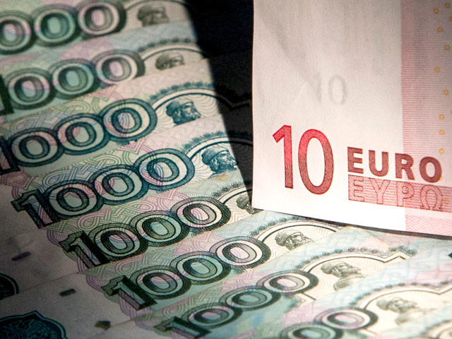 Официальный курс доллара по отношению к рублю, объявленный Банком России с 20 февраля, составляет 35,58 рублей, сообщает пресс-служба Банка России