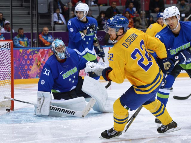 Шведские хоккеисты ждут победителя матча Россия - Финляндия в полуфинале Игр