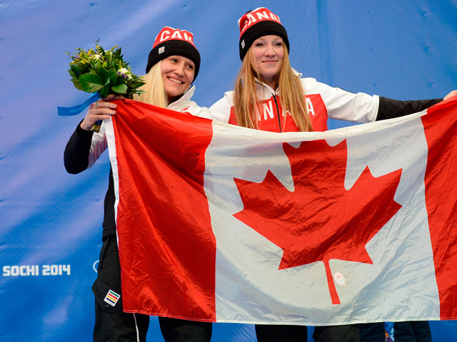 Канадские бобслеистки Кайли Хамфрис и Хизер Мойз стали олимпийскими чемпионками в соревнованиях двоек. По итогам четырех попыток спортсменки показали время 3 минуты 50,61 секунды