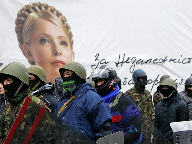 Тимошенко против переговоров: Янукович "лишь выторгует себе время" 