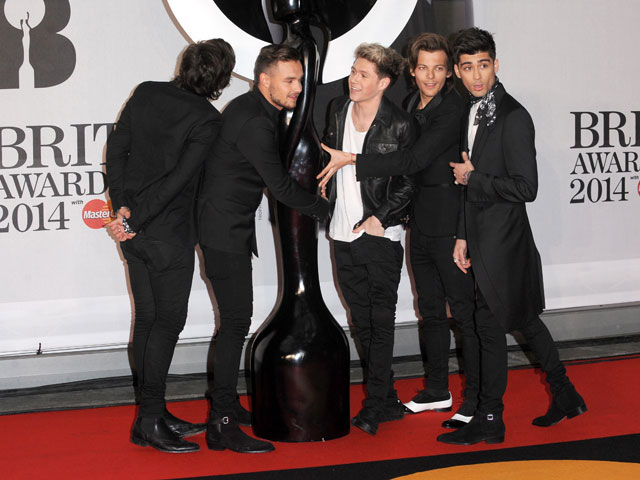 One Direction, чьи записи разошлись по всему миру тиражом более 11,5 млн, как и год назад, победила в номинации "мировое признание"