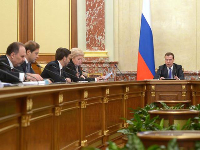 Премьер-министр России Дмитрий Медведев назвал условия, при которых Украина, где продолжаются ожесточенные столкновения оппозиции с силами правопорядка, может получить вторую часть кредита от России