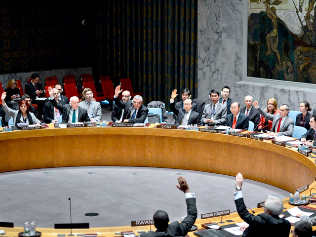Совет Безопасности ООН принял резолюцию, требующую от властей Сирии открыть границы для доставки гуманитарной помощи, а также призывающую стороны конфликта вместе бороться с террористами