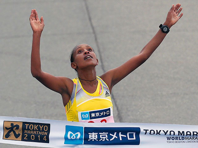 В столице Японии прошел восьмой в истории Токийский марафон. Его победителем стала эфиопская бегунья Тирфи Тсегайе. Россиянка Альбина Майорова заняла шестое место