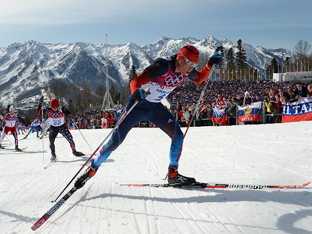 Российские лыжники Александр Легков, Максим Вылегжанин и Илья Черноусов заняли весь пьедестал в олимпийском лыжном марафоне на 50 км в Сочи