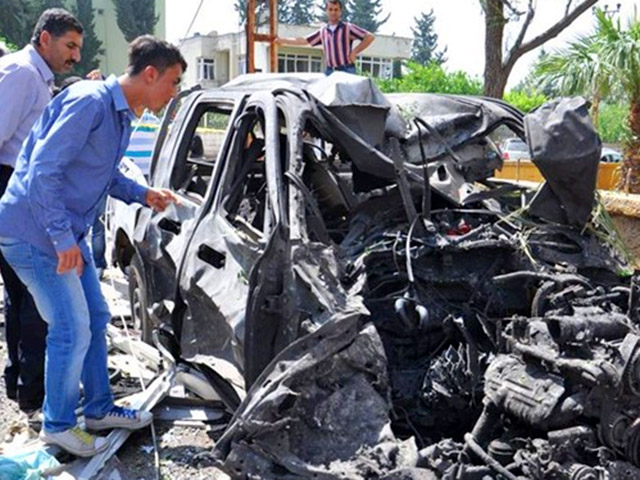 Начиненный взрывчаткой автомобиль взорвался возле больницы на севере Сирии, теракт привел к многочисленным жертвам