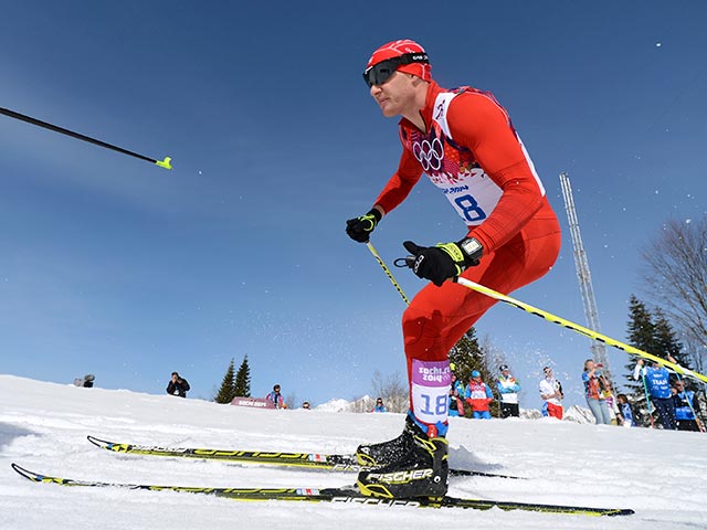 Трехкратный олимпийский чемпион швейцарец Дарио Колонья, который из-за падения не смог побороться за медали Олимпийских игр в Сочи в лыжном марафоне на 50 километров, финишировал на лыже россиянина Максима Вылегжанина