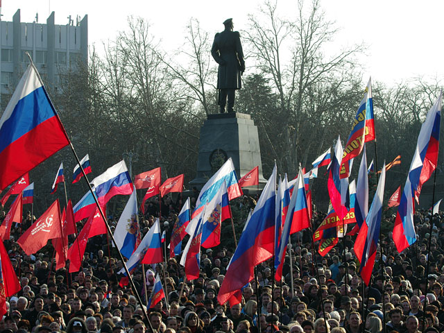 Участники митинга партии "Народная воля" в Севастополе