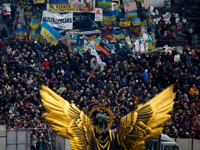 Хотя эксперты успокаивают, что раскол Украине не грозит, фактически страна уже разделилась - в своем отношении к происходящему на Майдане