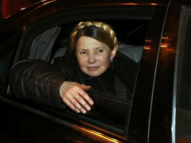 Экс-премьер Украины Юлия Тимошенко, освобожденная в минувшие выходные из тюремного заключения, встретилась со своей семьей в Днепропетровске