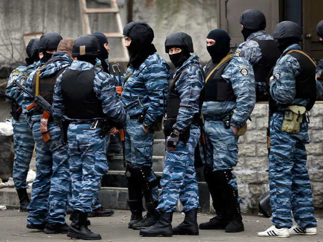 Бойцы одной из киевских частей "Беркута" покинули расположение, захватив с собой оружие