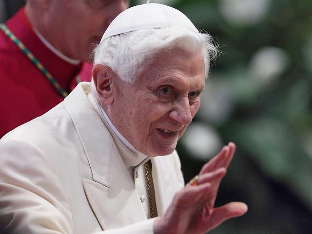 Бенедикт XVI заявил, что кардиналы не принуждали его уйти в отставку