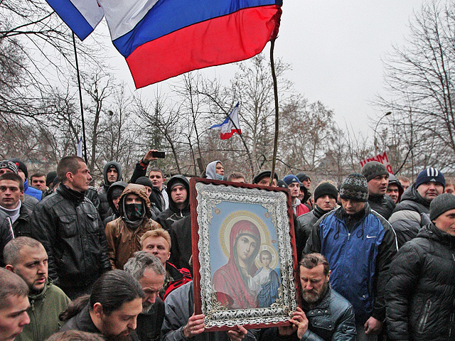 В Севастополе несколько дней подряд совершается автомобильный крестный ход с иконами Богоматери "Всех скорбящих радость" и "Ченстоховская"