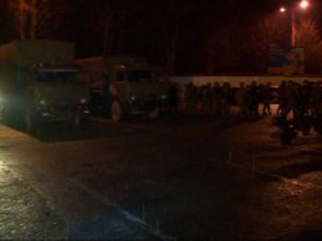 Группа вооруженных людей в военной форме без опознавательных знаков захватила аэропорт "Симферополь" в Крыму в ночь на 28 февраля