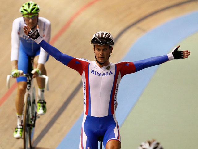 Российский велогонщик Иван Ковалев выиграл золото чемпионата мира по велотреку, который проходит в Кали 