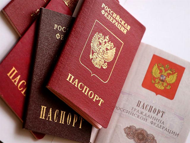 Российское консульство в Симферополе в ближайшее время начнет выдавать российские паспорта бывшим сотрудникам распущенного спецподразделения "Беркут"