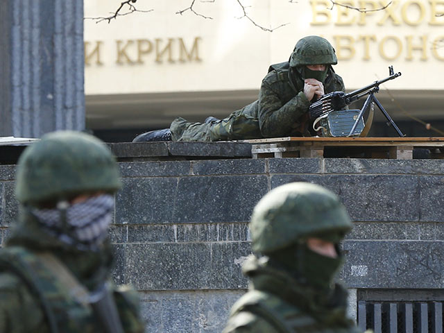 Премьер Крыма признал: важные объекты охраняют российские военные