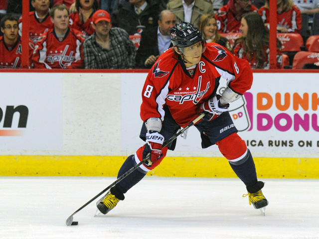 В матче регулярного чемпионата НХЛ "Вашингтон" благодаря дублю российского форварда Александра Овечкина одержал гостевую победу над "Бостоном" со счетом 4:2