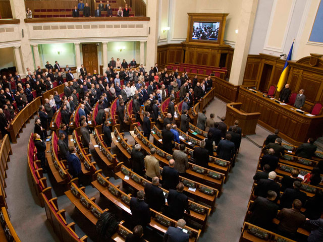 Верховная Рада Украины в воскресенье проводит закрытое заседание, полностью посвященное ситуации в Крыму и конфронтации с Россией