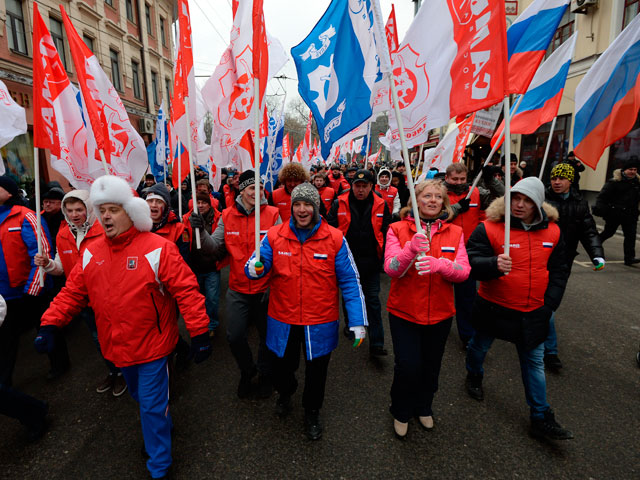 Шествие против Майдана и в поддержку народа Украины проходит в Москве, на начало мероприятия собралось около 20 тыс. человек