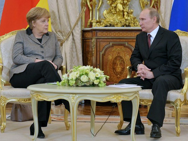 В связи с высказанной Ангелой Меркель озабоченностью развитием событий в Крыму и на Украине в целом Владимир Путин обратил внимание на неослабевающую угрозу насильственных действий со стороны ультранационалистических сил