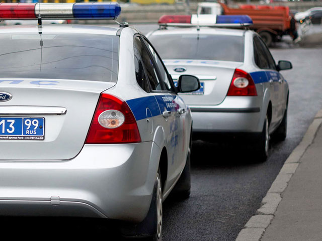 В центре Москвы полиция со стрельбой остановила автомобиль с нарушителями