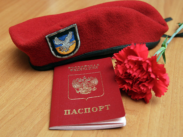 Количество сотрудников распущенного украинского спецподразделения "Беркут", которым выдали российские паспорта, уже достигло нескольких десятков