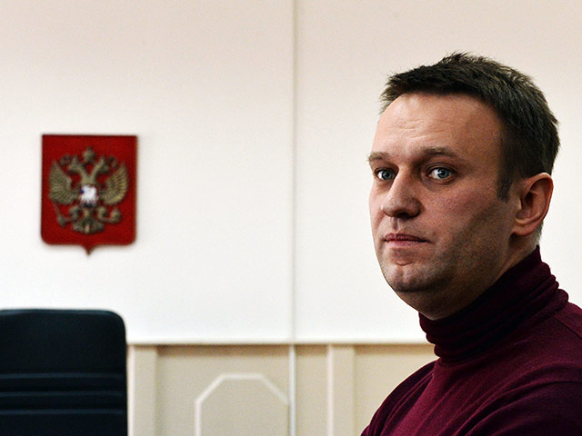 По распоряжению Федеральной службы исполнения наказаний (ФСИН) РФ накануне вечером на оппозиционера Алексея Навального, отправленного под домашний арест по "делу Yves Rocher" надели электронный браслет