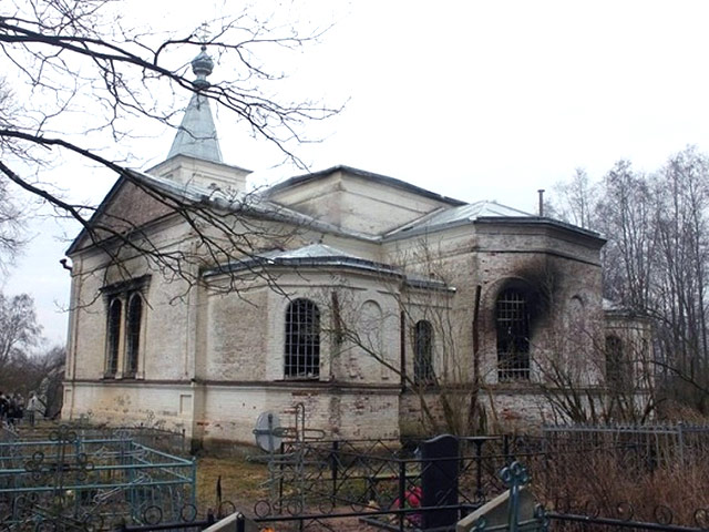 В храме Архангела Михаила в селе Мельницы Псковской области накануне произошел пожар