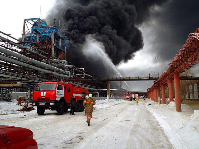  Омске в результате взрыва и сильного пожара, случившихся на предприятии "Омский каучук", пострадали 11 человек