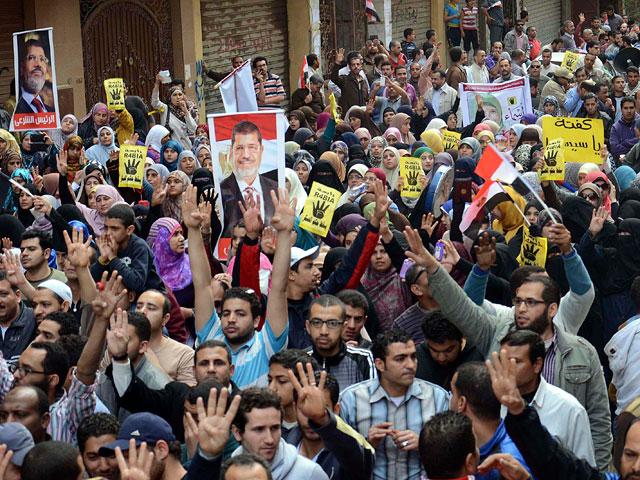 Исламисты устроили марши в поддержку свергнутого президента Мухаммеда Мурси в районе Альф-Маскан