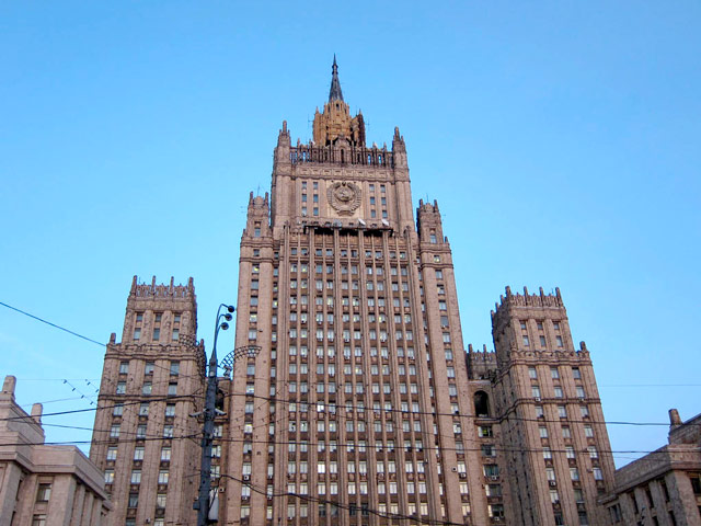Финансовые и визовые санкции, которые вводят США в связи с ситуацией на Украине, являются проявлением двойных стандартов, заявили в МИД РФ
