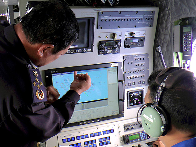 Спасатели, задействованные в операции по поиску пропавшего в районе Южно-Китайского моря самолета, нашли обломки, которые, по всей видимости, принадлежат именно разыскиваемому Boeing компании Malaysia Airlines