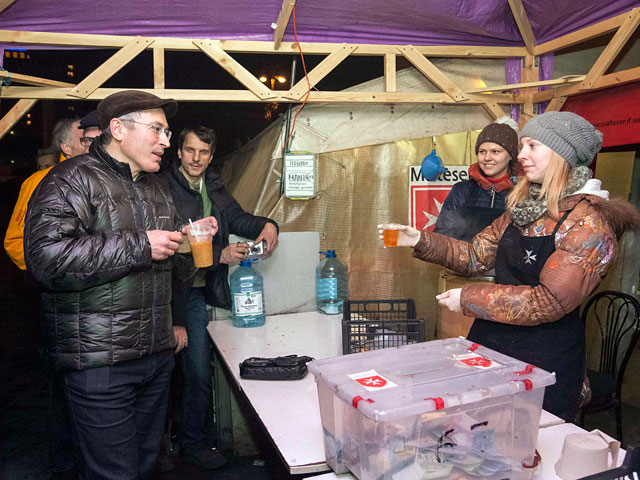  первые часы визита в украинскую столицу Ходорковский посетил Майдан