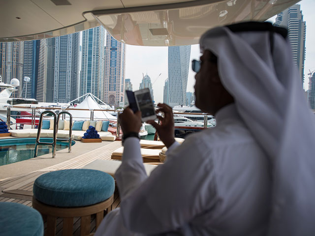 В ОАЭ на аукционе почти за 2 миллиона долларов продан номер мобильного телефона