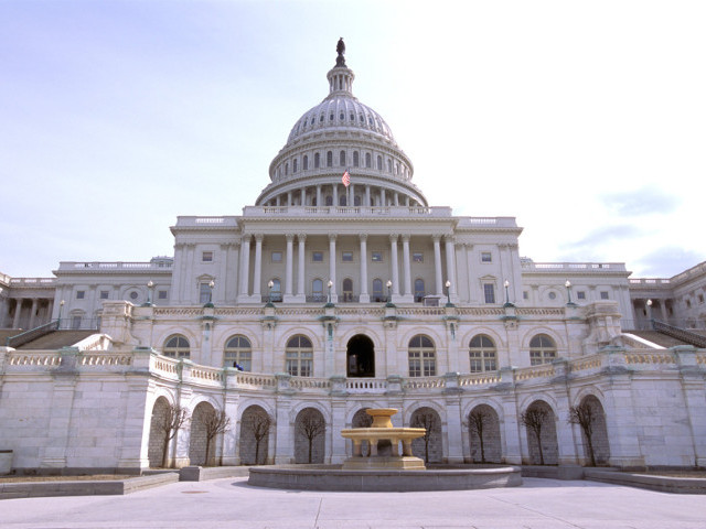 Нижняя палата конгресса США приняла резолюцию, поддерживающую идею введения санкций против России в связи с ее действиями в отношении Украины