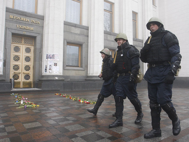 На Украине принят закон о Национальной гвардии. Под ружье планируется поставить 60 тысяч человек